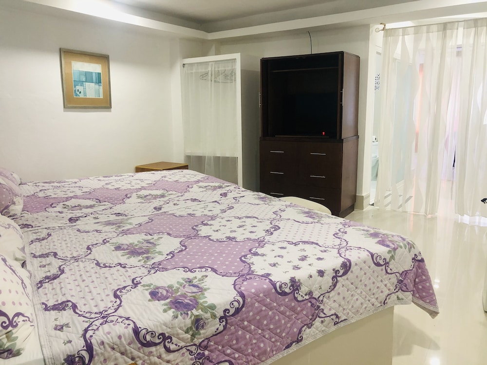 Superior Studio, 1 King Bed photo 1