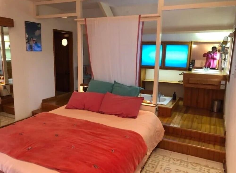 Comfort Room, Garden View