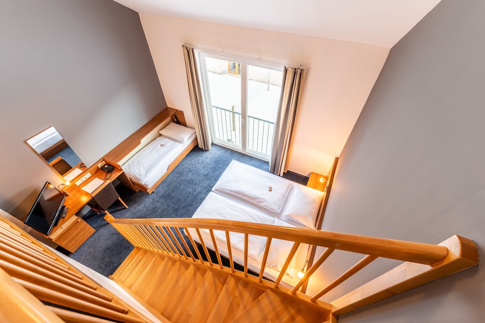 Standard Quadruple Room, Multiple Beds, Balcony photo 1
