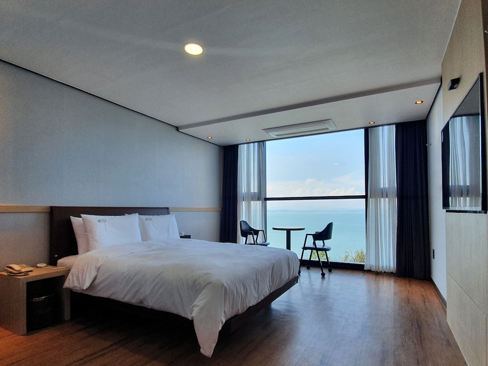 Standard Room, Non Smoking, Ocean View - Photo 1