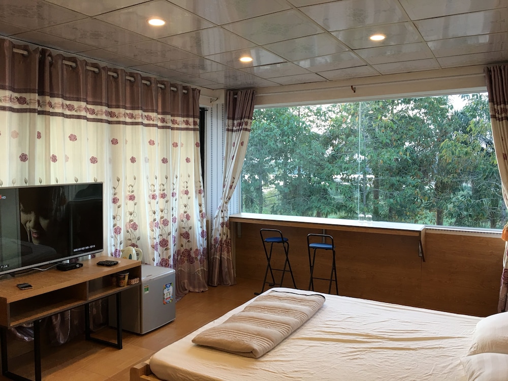 Deluxe Suite, Private Bathroom, River View photo 2