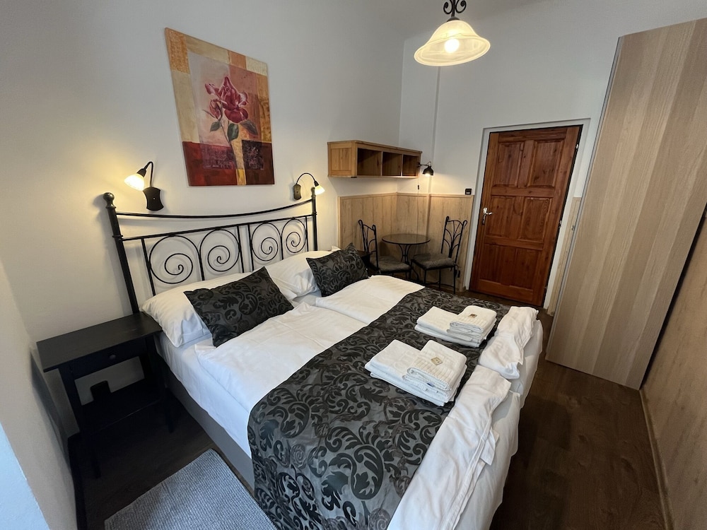 Classic Apartment, Kitchenette thumbnail 5