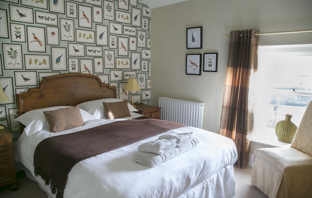 Principal double room 7, bath, valley view photo 1