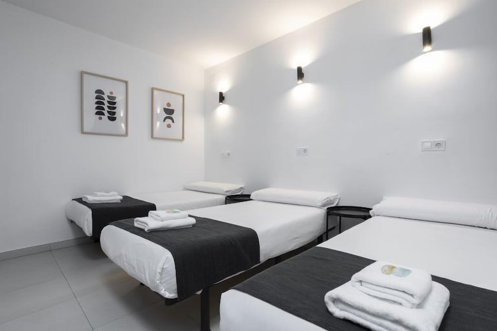 Basic Triple Room, Non Smoking photo 2