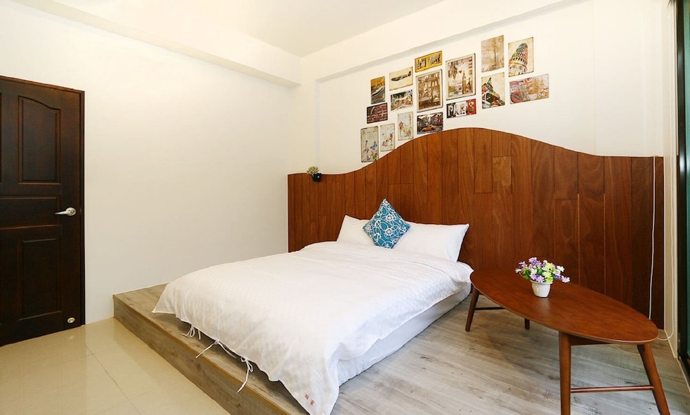 Double Room, Mountain View (302) photo 2