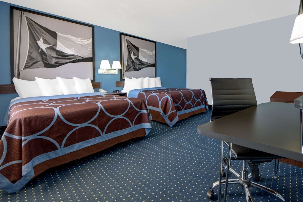 Room, 2 Queen Beds, Accessible, Non Smoking (Hearing Accessible) - Photo 2