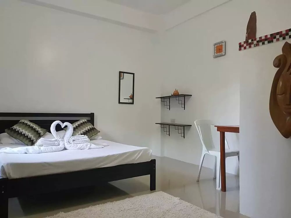 Standard Room, 1 Queen Bed, Garden View, Garden Area