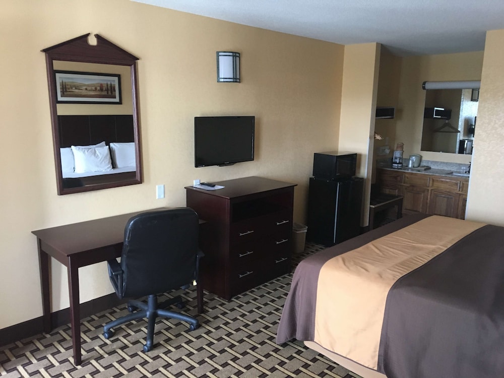 One King Bed, Non-Smoking - Photo 8