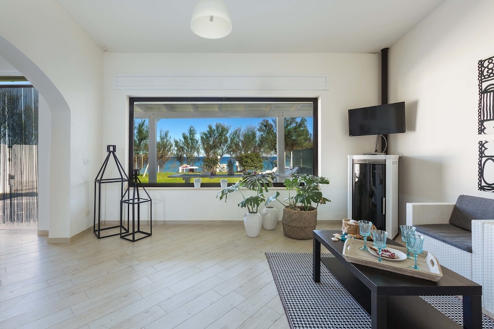 House, 3 Bedrooms, Oceanfront