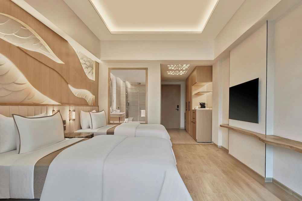 Deluxe Room, 2 Twin Beds, Balcony, Resort View