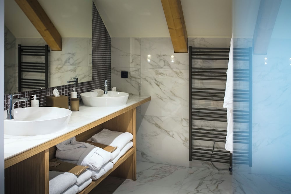 Lake Suite Igloo - Photo 3