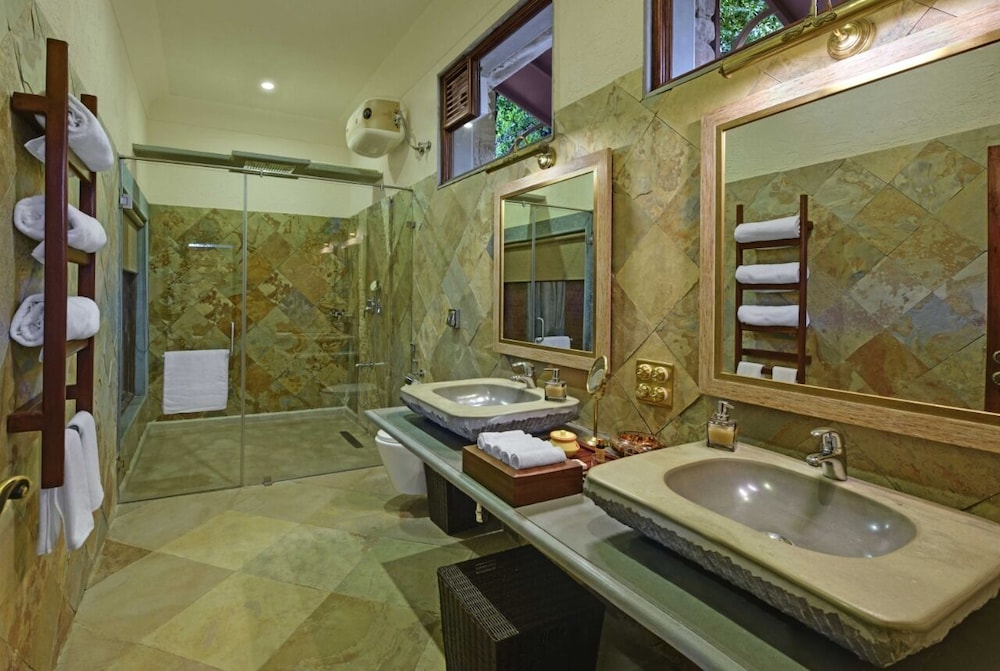 Royal Villa - Photo 8