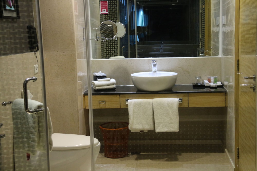 Premium Room, 1 Queen Bed, Non Smoking, Lake View