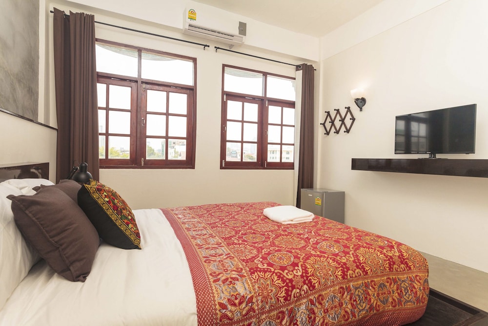 Deluxe Room with shared bathroom photo 2
