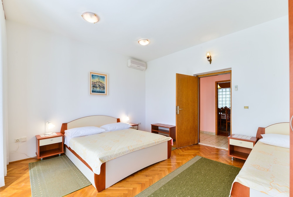 Apartment (A2)