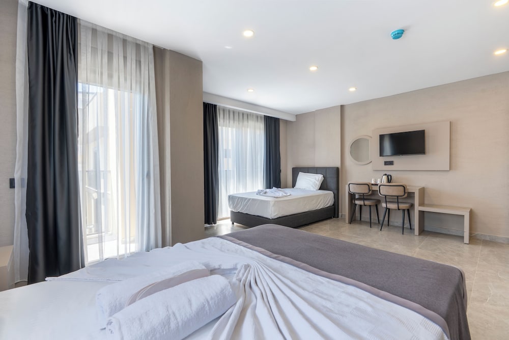 Family Room, 2 Bedrooms, Non Smoking, City View photo 3