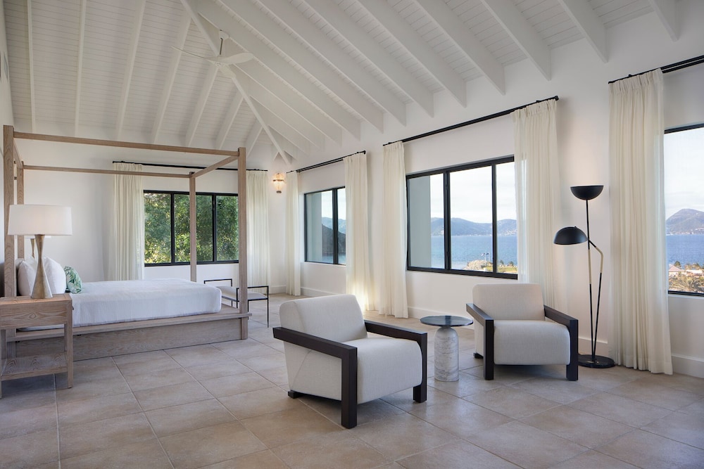 Hawks Nest 4 Bedroom Villa