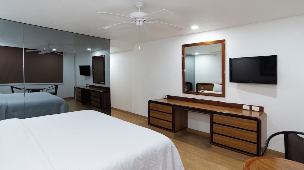 Standard Room, 1 King Bed - Photo 2