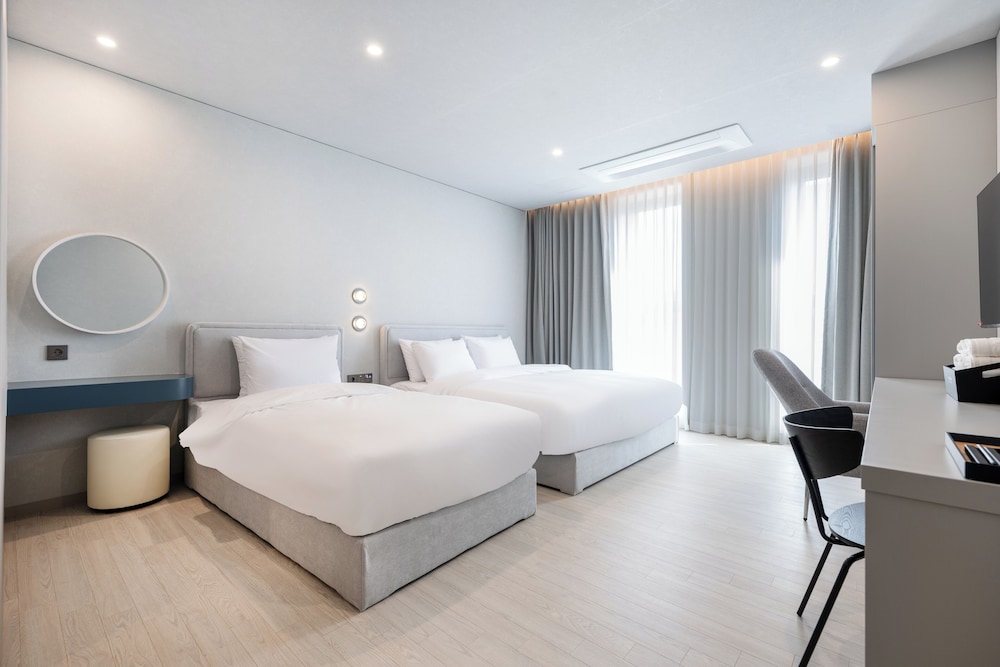 Double Twin Room