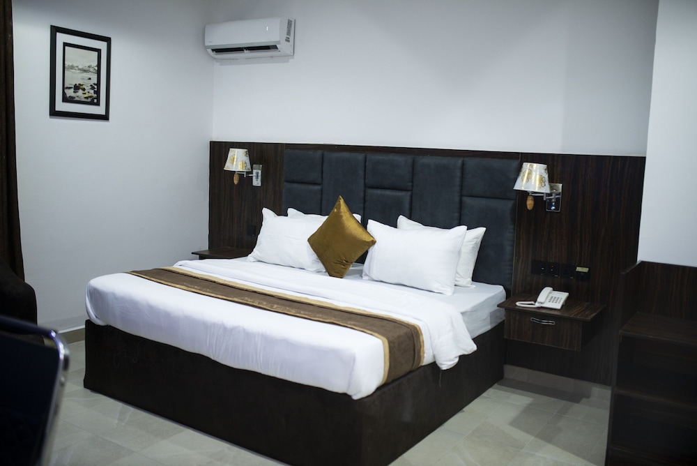 Deluxe Room, Balcony, City View photo 3