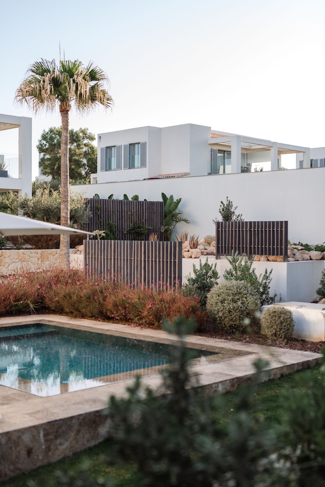 Deluxe Suite (Garden Pool)