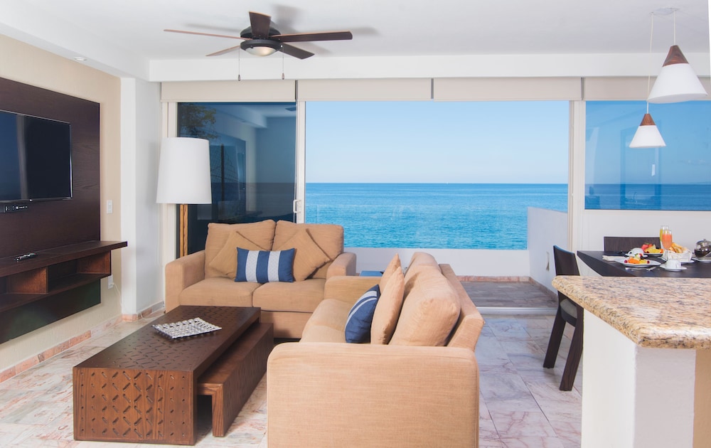 Remodeled Oceanfront 1 Bedroom Suite With Large Terrace Oceanfront