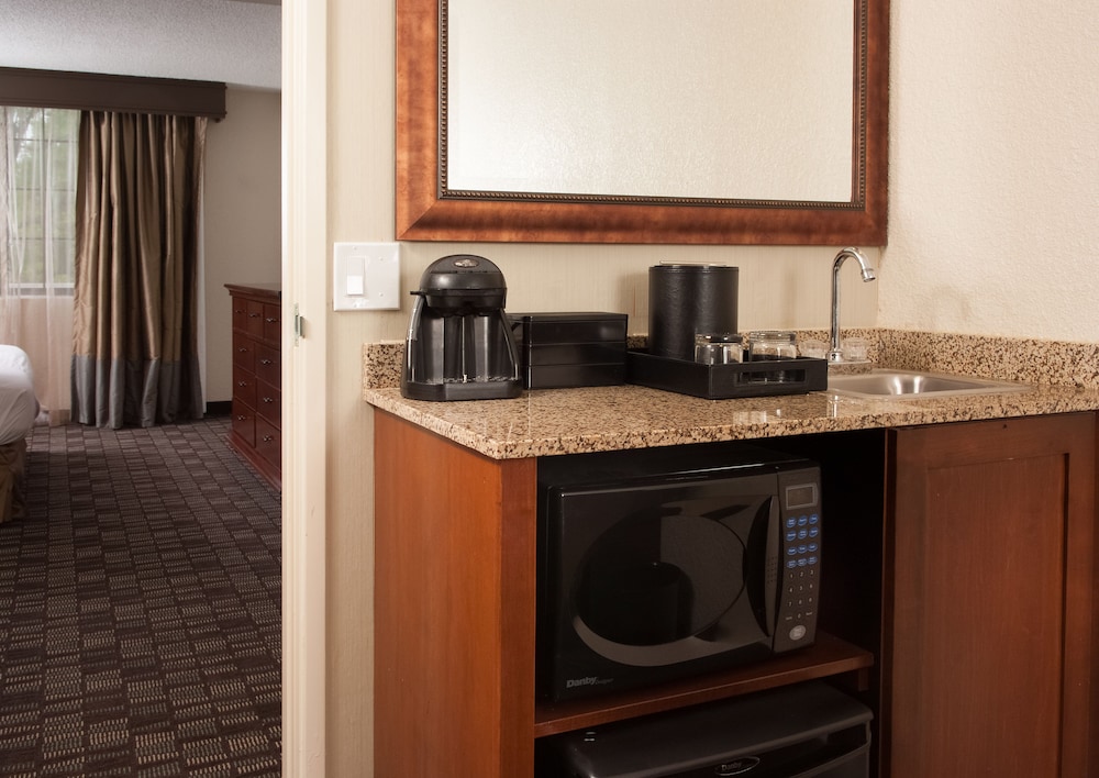 Room, 2 Queen Beds, Accessible (Hearing) - Photo 5