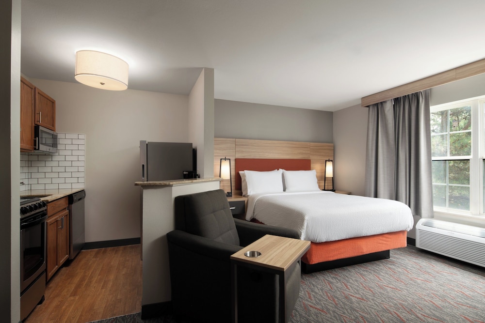 Studio, 1 Queen Bed, Accessible Bathtub (Communications, Mobility) - Photo 10