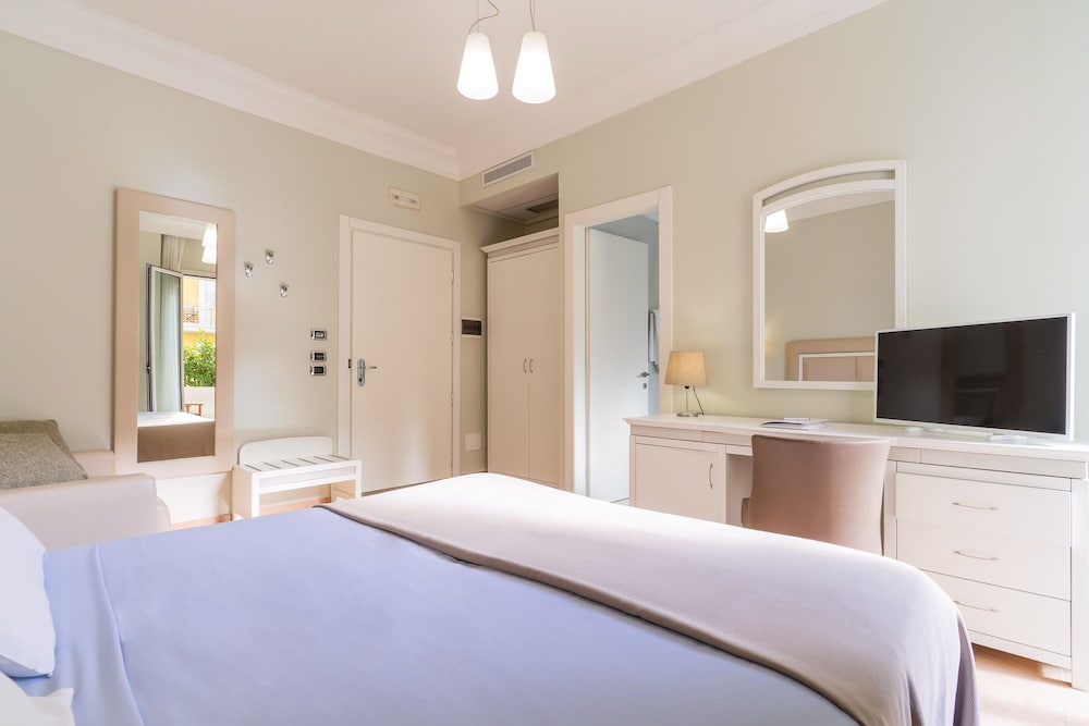 Double or Twin Room photo 3