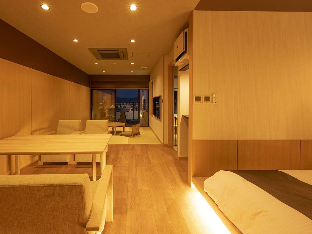 Top Floor, Natural Hot Spring, Fine View Bath - Island & City Suite photo 1