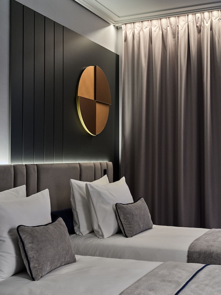 Standard Room, 2 Twin Beds, City View - Photo 5