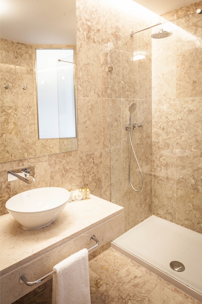 Superior Suite, Balcony, City View - Photo 9