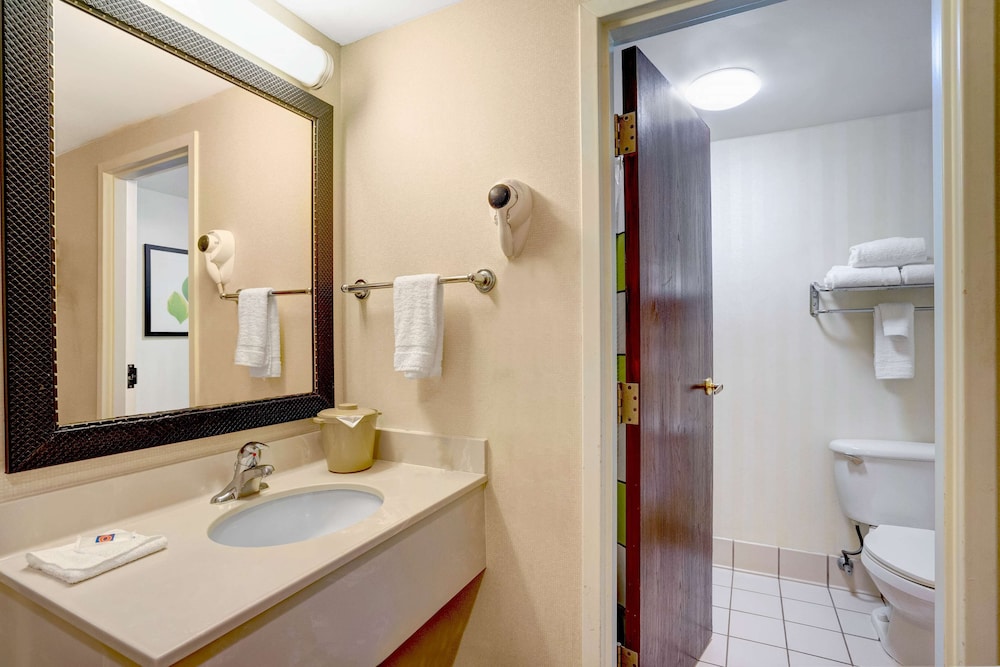 Standard Room, 2 Double Beds, Non Smoking - Photo 2