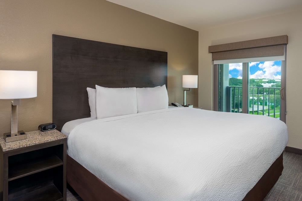 Standard Room, 1 King Bed, Accessible, Balcony (Balcony)