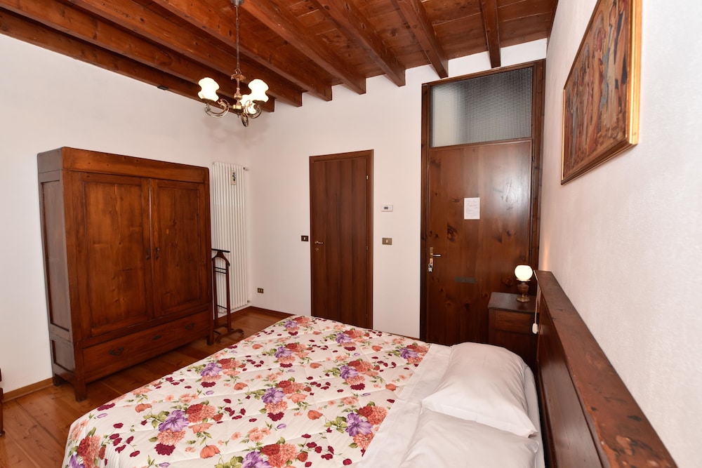 Comfort Double Room, 1 Queen Bed photo 3