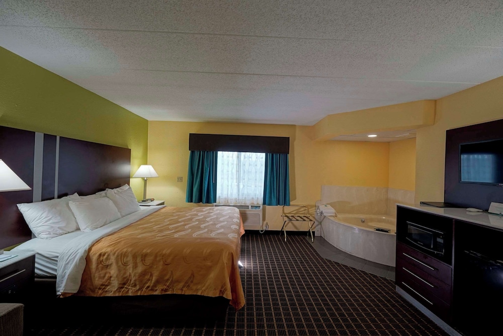 Suite, 1 King Bed with Sofa bed, Non Smoking, Hot Tub - Photo 1