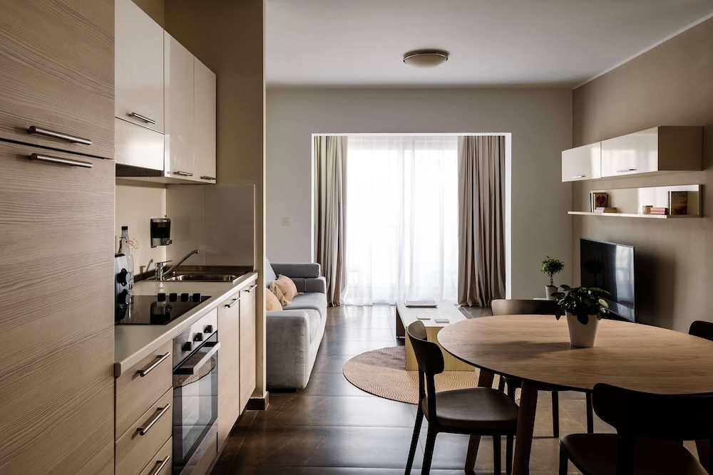 Family Apartment, 1 Queen Bed With Sofa Bed, Non Smoking, City View
