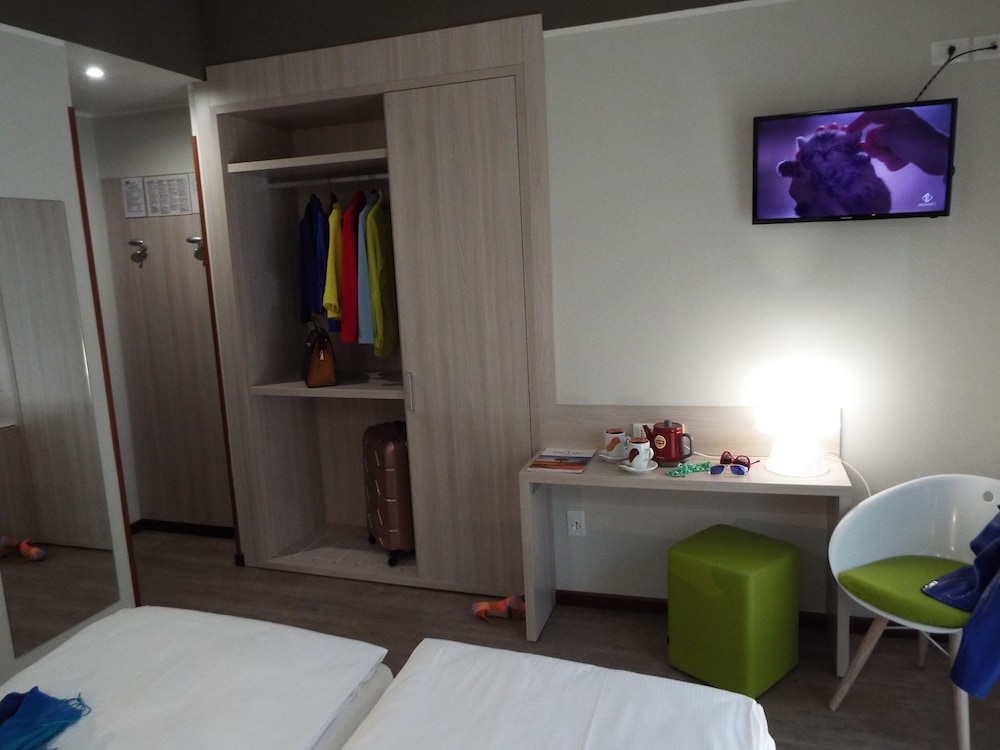 Twin Room, Pool View