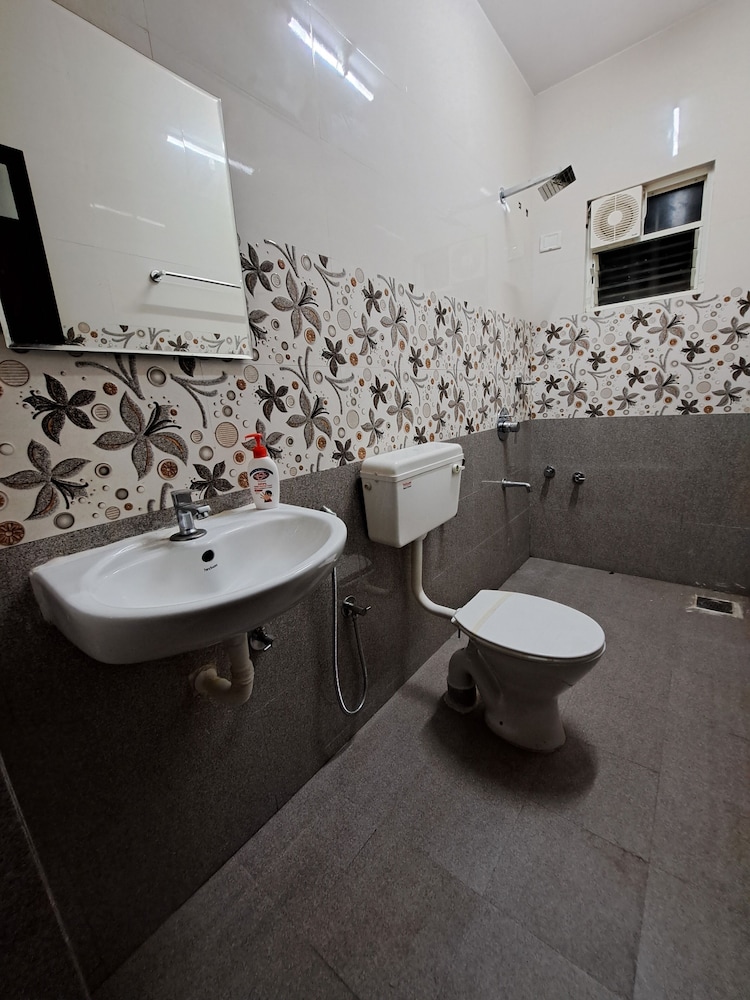 Deluxe Single Room, Non Smoking, Private Bathroom