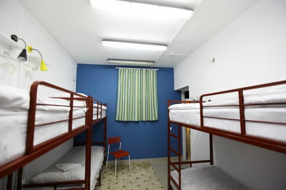 Bed in 8-Bed Mixed Dormitory Room photo 1
