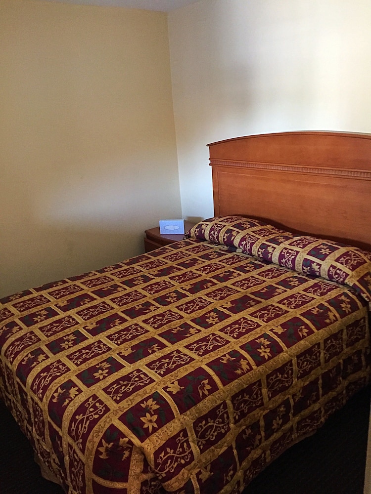 Standard Room, 2 Queen Beds, Smoking photo 2