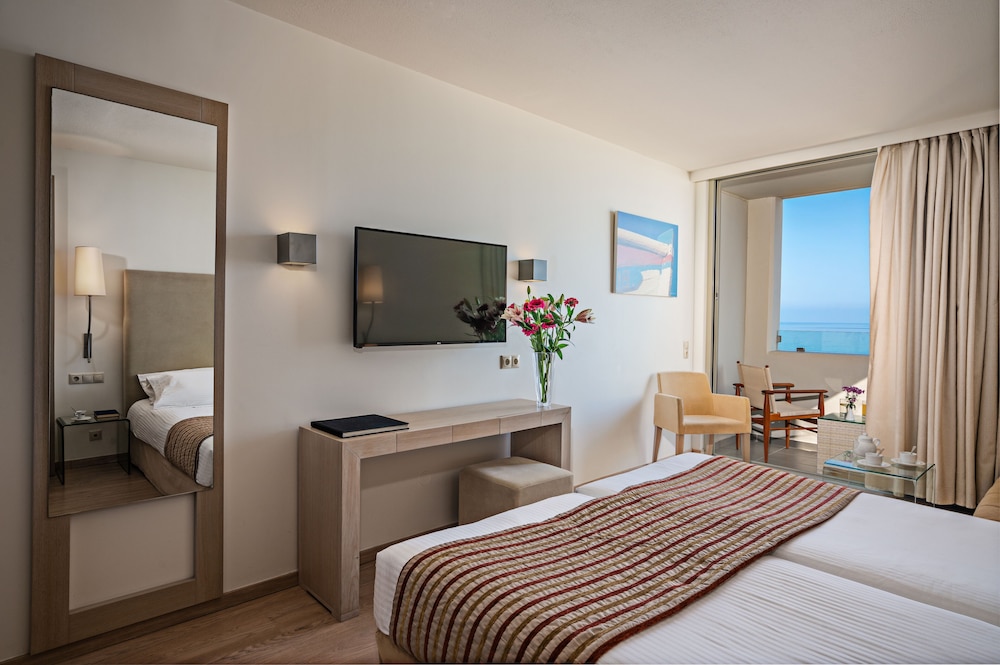 Junior Suite, Partial Sea View