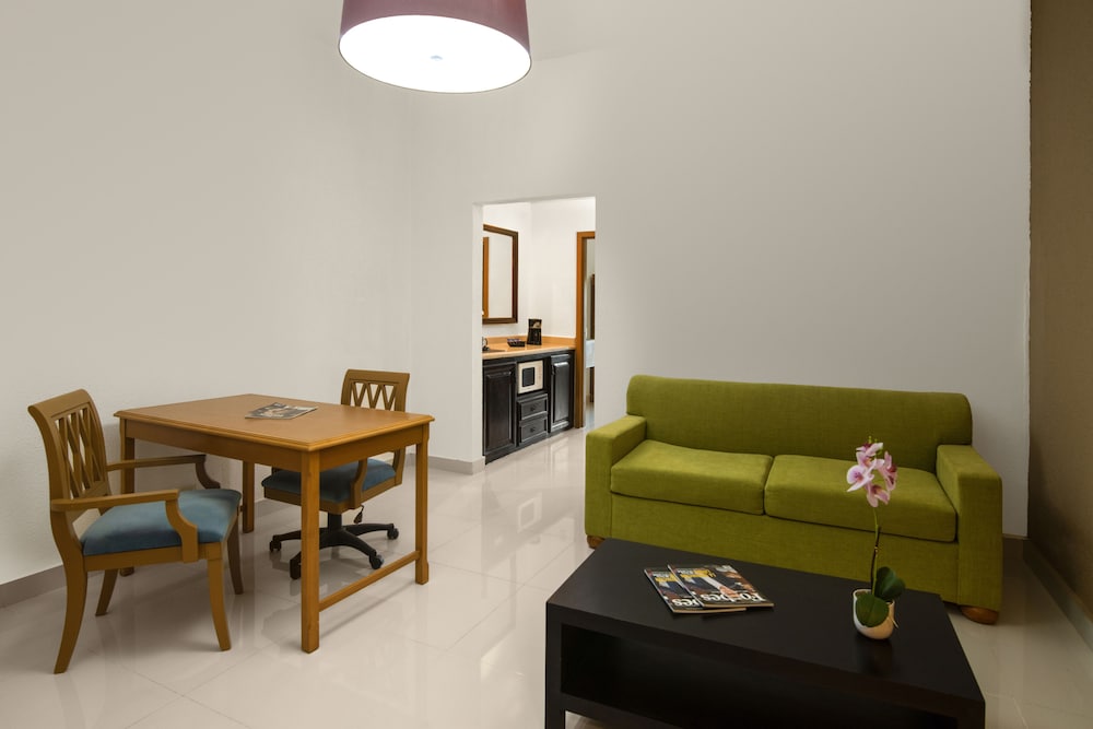 Standard Suite - Photo 2