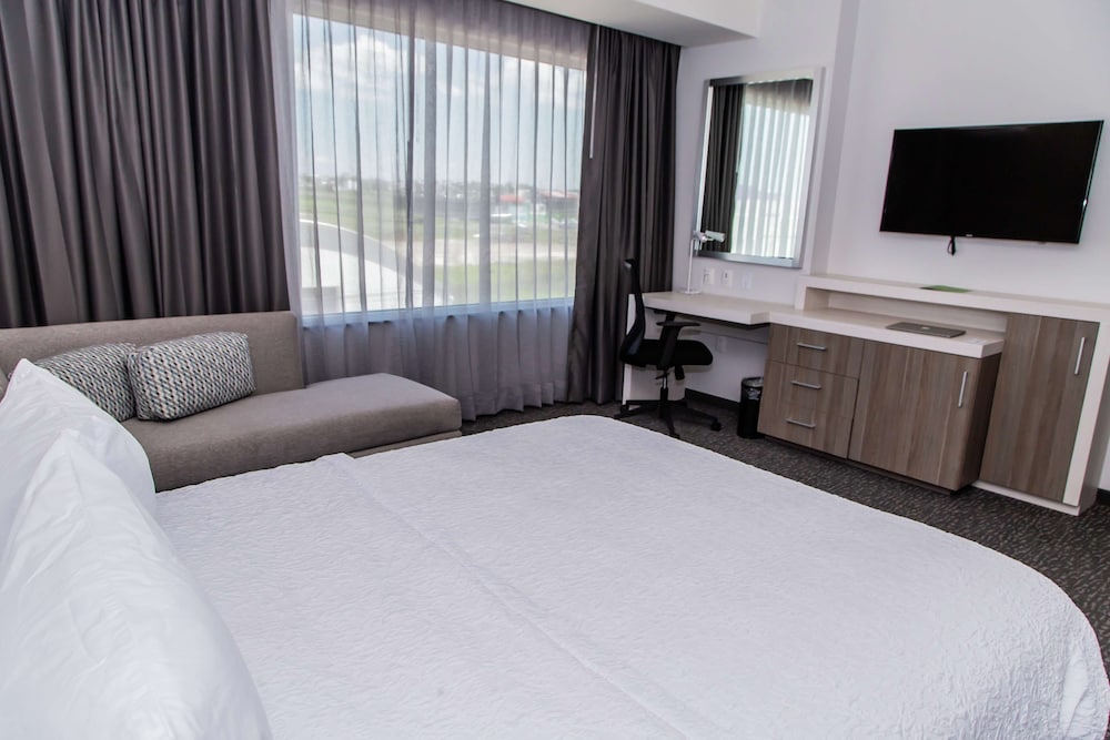 Room, 1 Queen Bed, Accessible (Roll-in Shower) - Photo 1