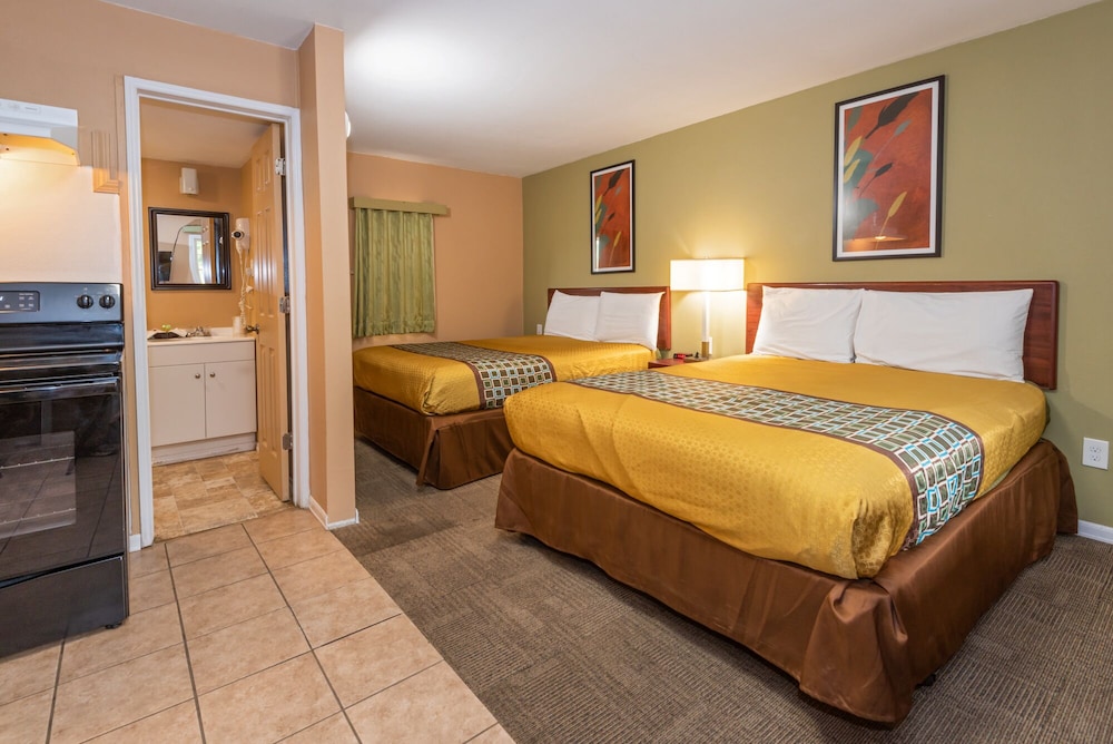 Comfort Studio Suite, 2 Queen Beds, Non Smoking photo 2