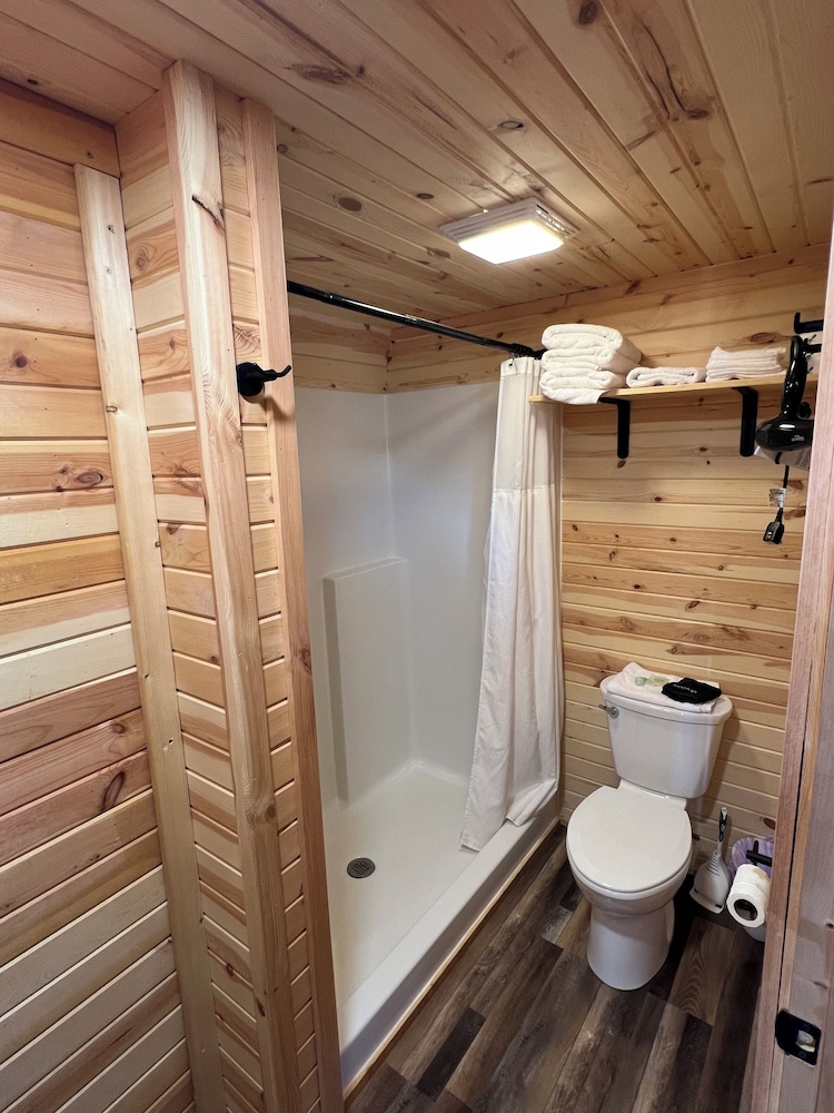 Standard Cabin, 1 Bedroom  No Pets photo 3