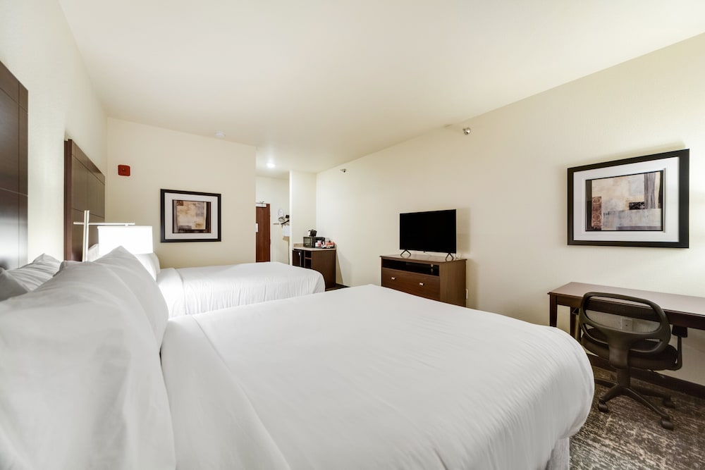 Room, 2 Queen Beds, Non Smoking - Photo 6