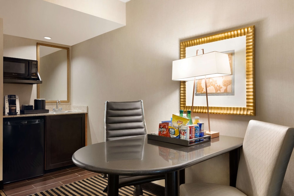 Premium Suite, 1 King Bed, Non Smoking - Photo 12