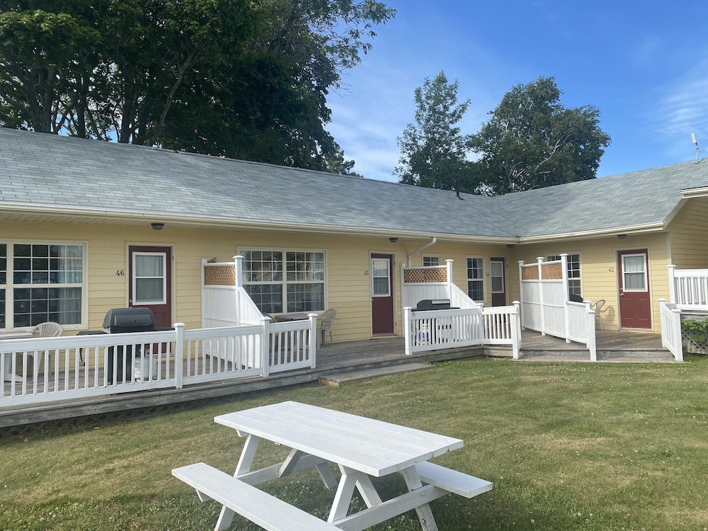 Standard Cabin, 2 Queen Beds, City View, Ground Floor photo 1