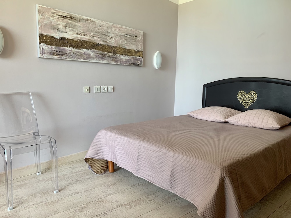Double or Twin Room, Ensuite - Photo 7